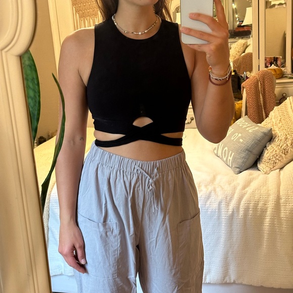 Black Cropped & Ribbed Tank Top - Picture 5 of 5